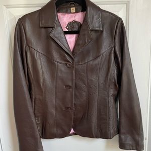 Lightly worn, Wilson’s brown leather jacket, 2 pockets, nice pink lining, medium